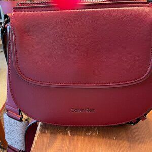 Calvin Klein Bella Adjustable Crossbody with Signature Zippered Pouch CRANBERRY